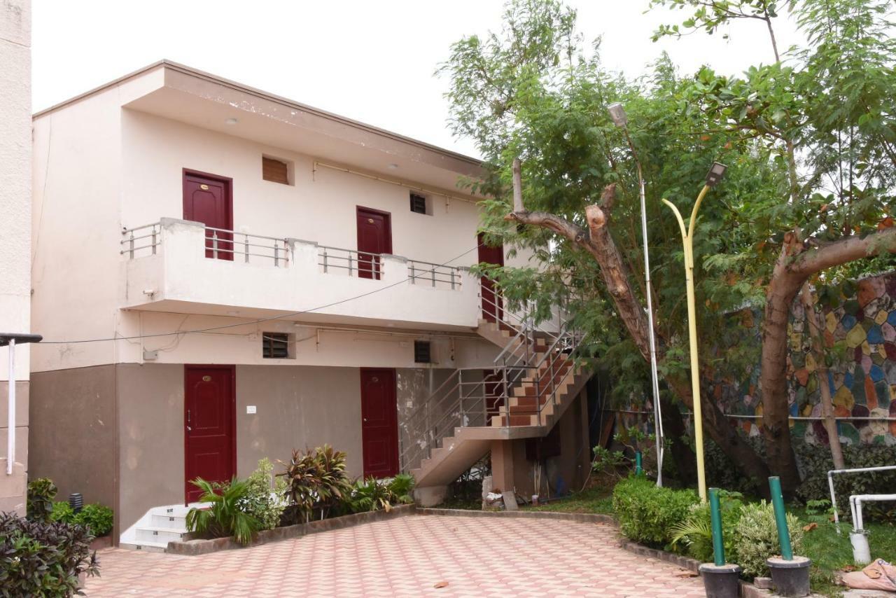 Park Beach Resort Madras Buitenkant foto