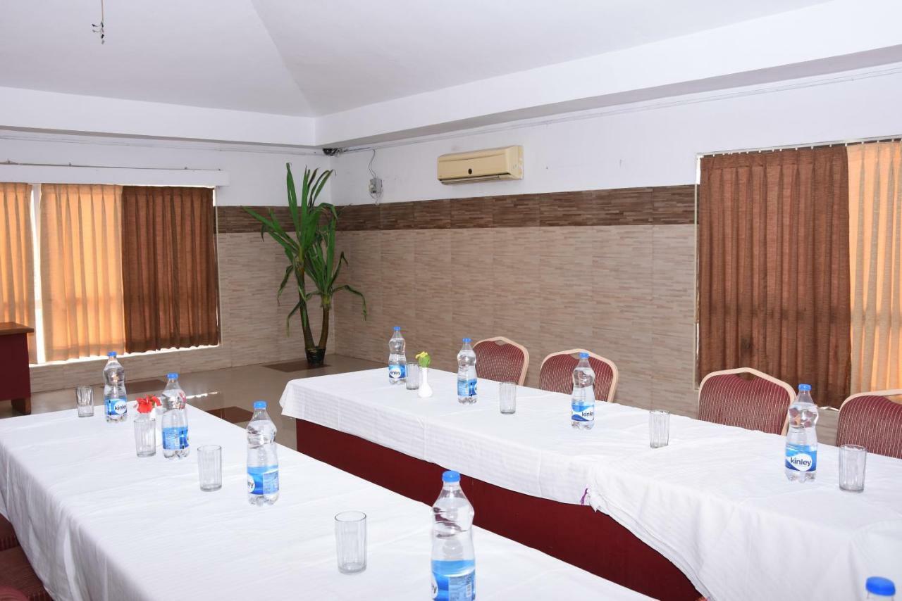 Park Beach Resort Madras Buitenkant foto