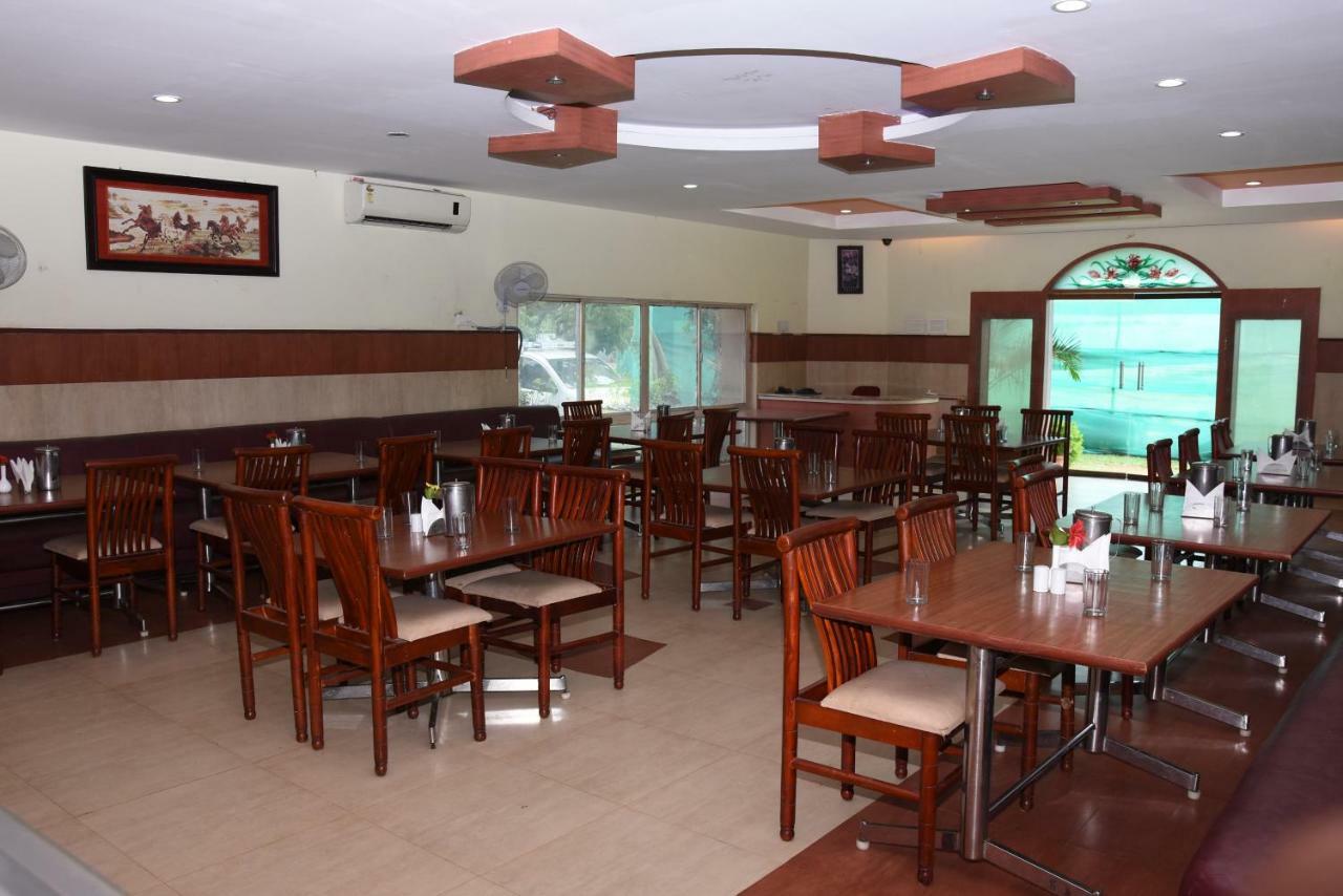 Park Beach Resort Madras Buitenkant foto